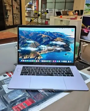 New Laptop Apple MacBook Pro 2017 16GB Intel Core I7 SSD 512GB