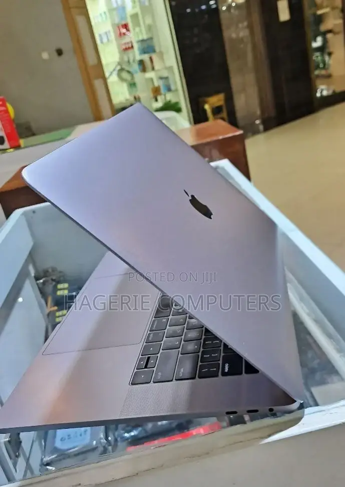 New Laptop Apple MacBook Pro 2017 16GB Intel Core I7 SSD 512GB