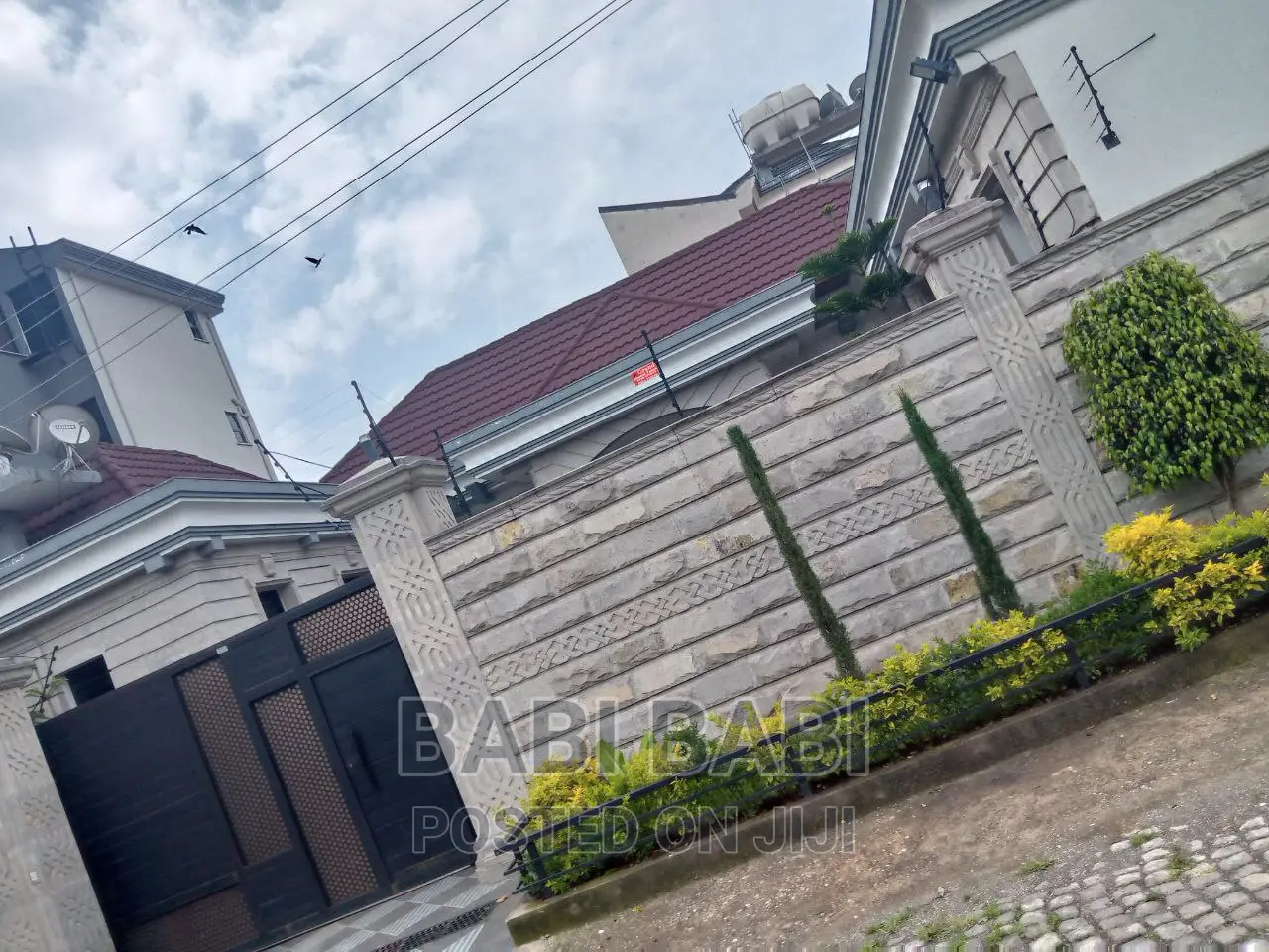 5bdrm House in ጀሞ አንበሳ ጋራጅ አከባቢ, Nifas Silk-Lafto for sale