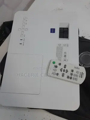 Brand New Sony Dx221 Projector