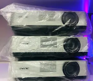 Brand New SONY Projector Dx220