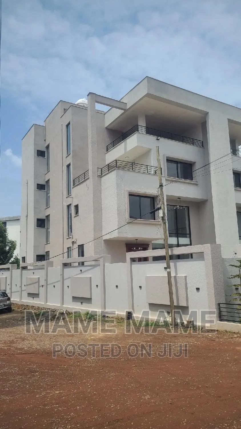 8bdrm House in Addis Abeba, Bole for sale