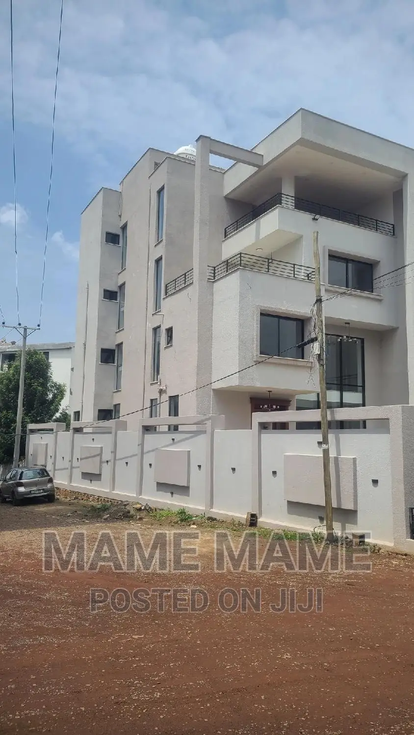 8bdrm House in Addis Abeba, Bole for sale