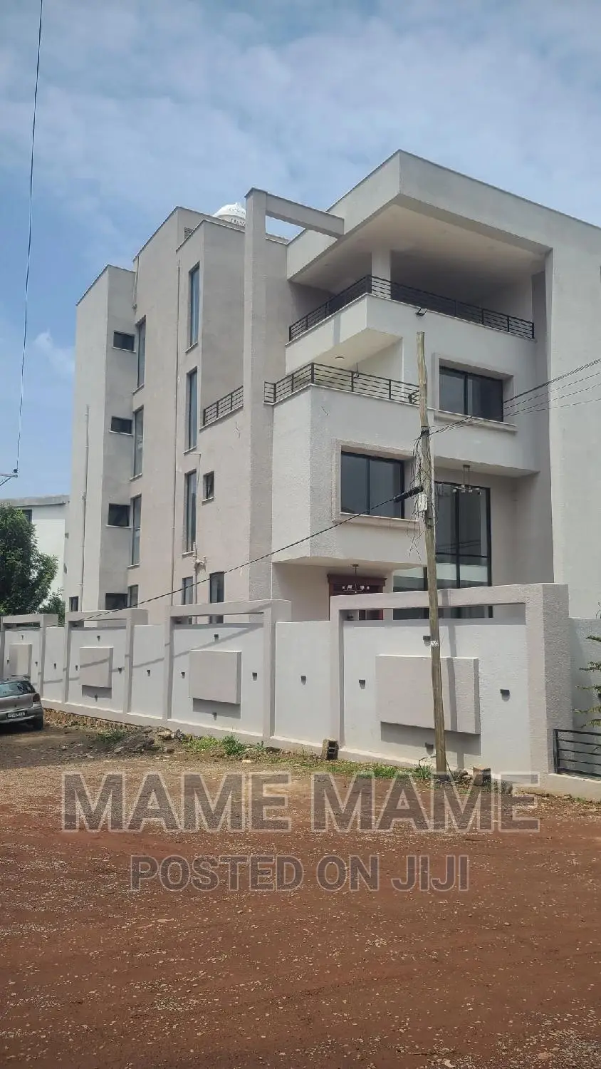 8bdrm House in Addis Abeba, Bole for sale
