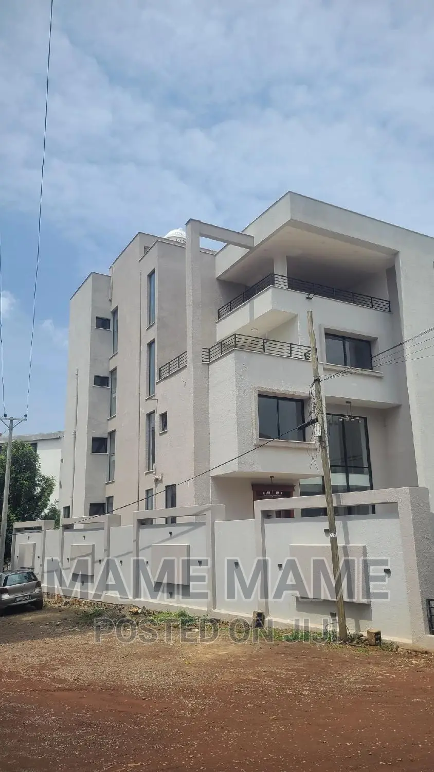 8bdrm House in Addis Abeba, Bole for sale