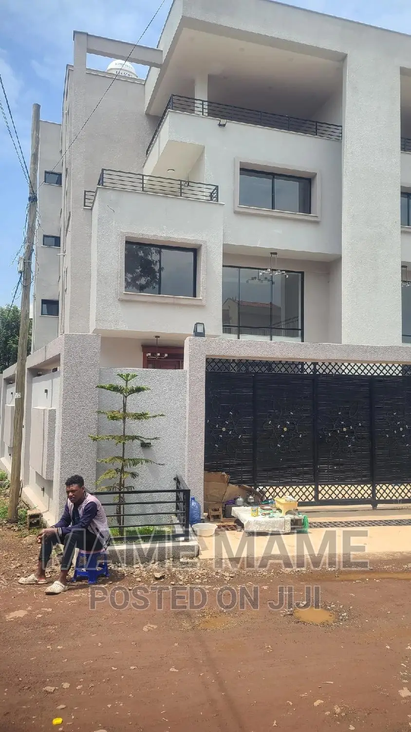 8bdrm House in Addis Abeba, Bole for sale
