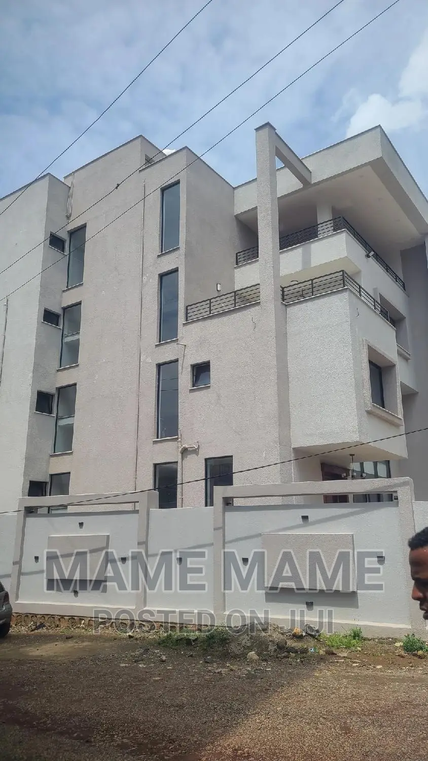 8bdrm House in Addis Abeba, Bole for sale