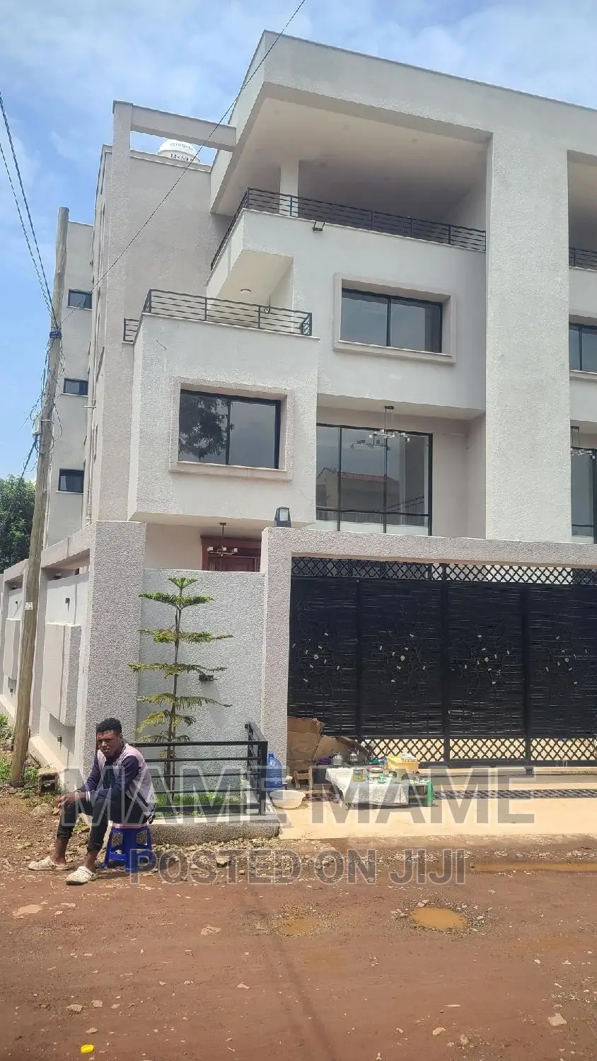 8bdrm House in Addis Abeba, Bole for sale