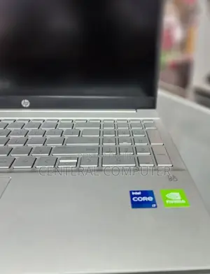 New Laptop HP Pavilion 17 16GB Intel Core I7 SSD 512GB