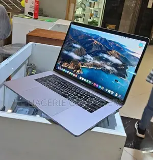 New Laptop Apple MacBook Pro 2017 16GB Intel Core i7 SSD 512GB