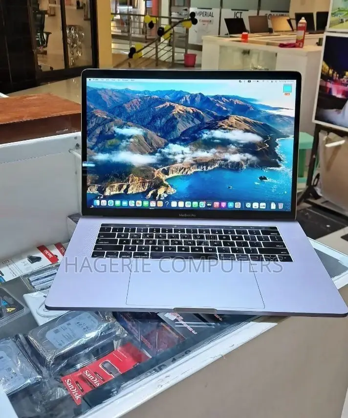 New Laptop Apple MacBook Pro 2017 16GB Intel Core i7 SSD 512GB