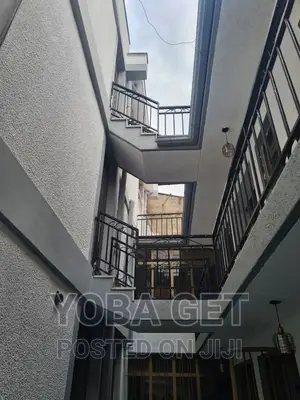 Furnished 9bdrm House in አስቸካይ የሚሸጥ ቤት, Bole for sale