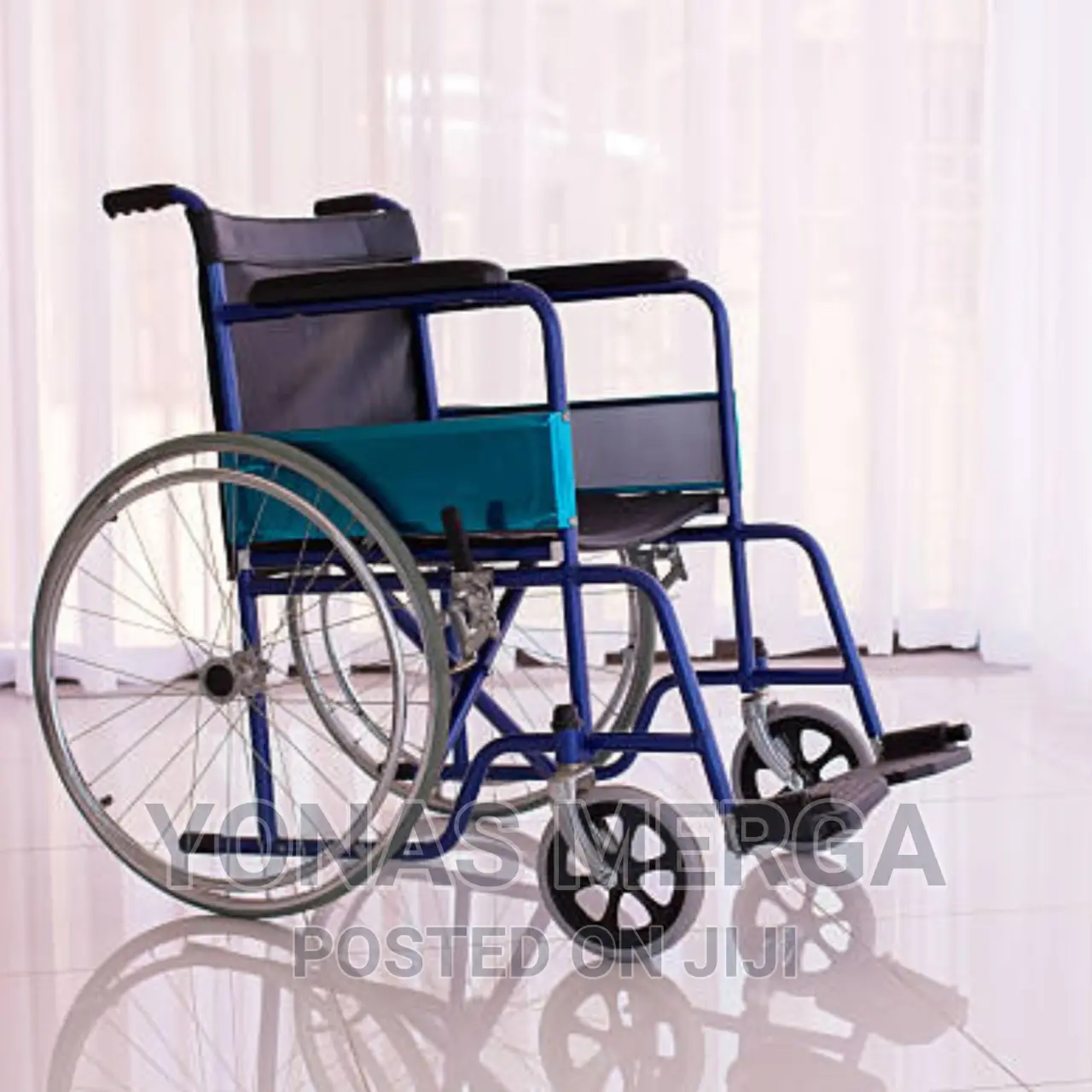Aluminum Wheelchair Huge Weights Ensure Easy Maneuverability