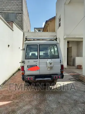Toyota Land Cruiser 2004 Silver