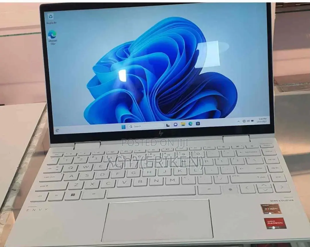 New Laptop HP Envy X360 8GB AMD Ryzen 5 SSD 512GB