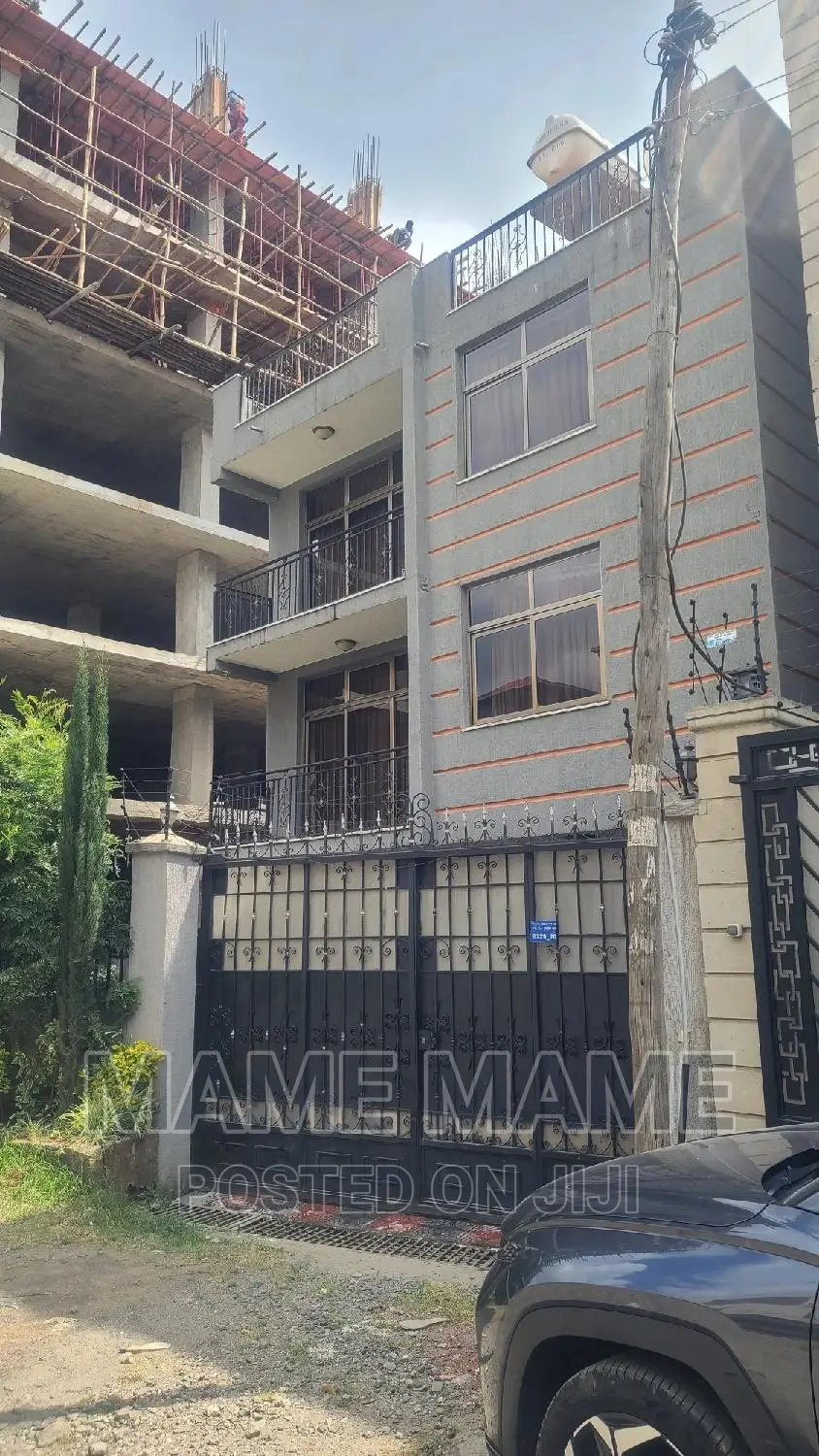 5bdrm House in Addis Abeba, Bole for sale