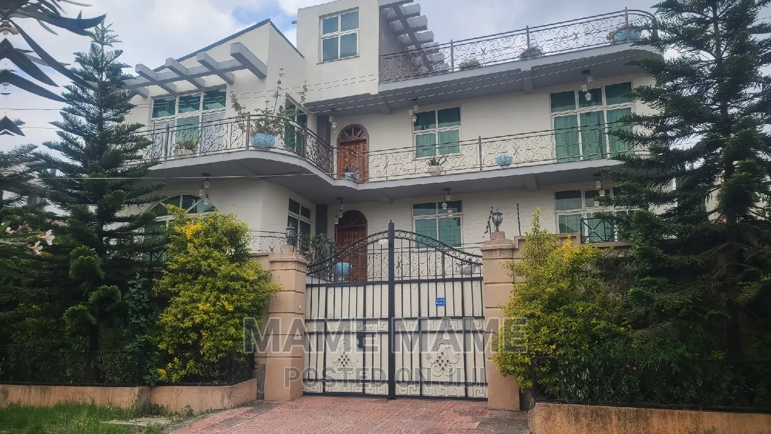 8bdrm House in Addis Abeba, Bole for rent