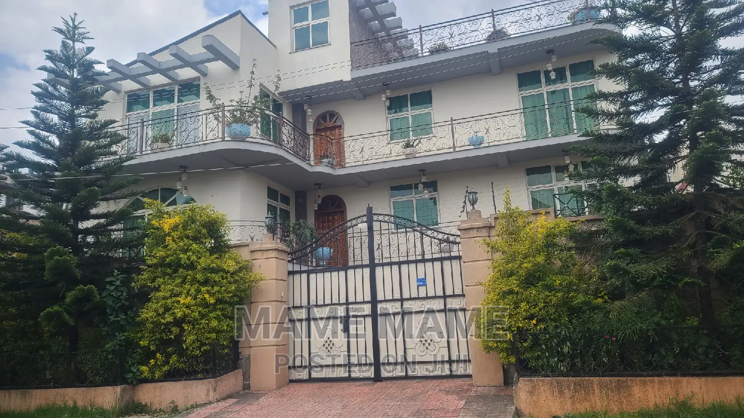 8bdrm House in Addis Abeba, Bole for rent