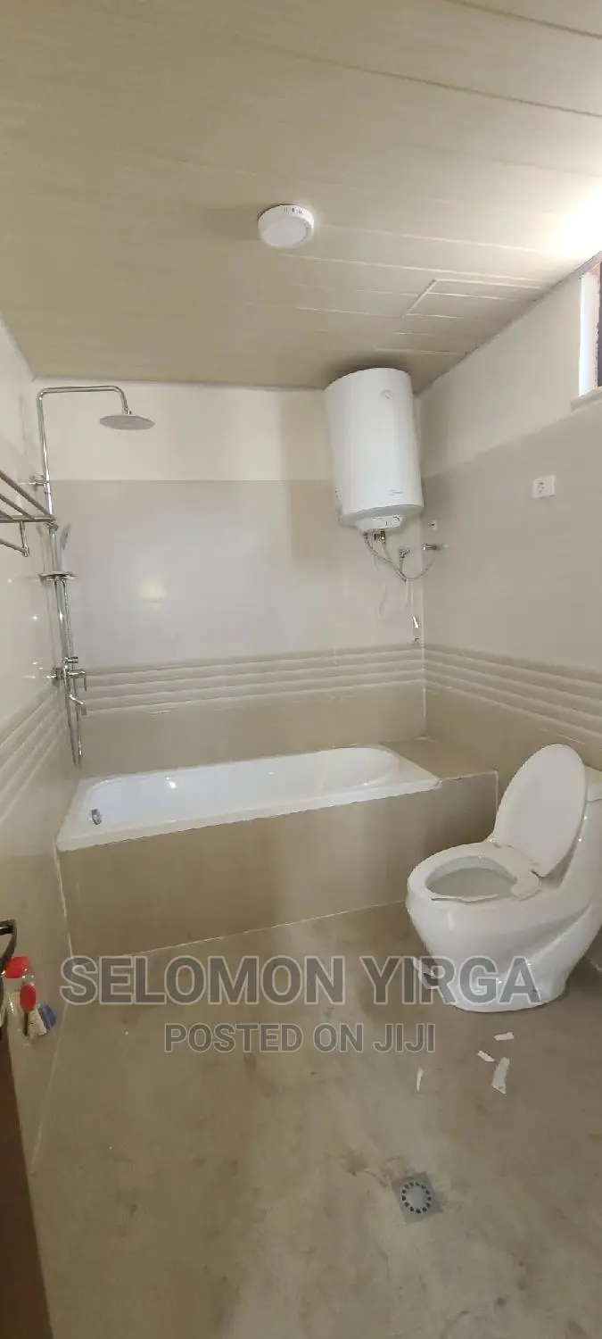 5bdrm House in አድስ አበባ, Bole for sale