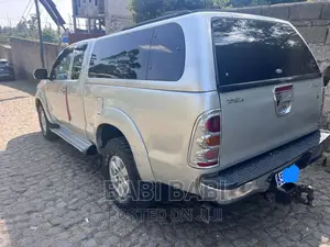 Toyota Hilux 2010 Gray