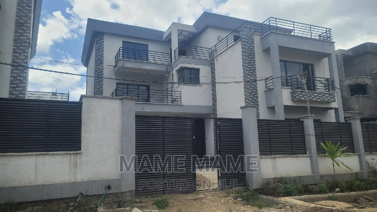 7bdrm House in Addis Abeba, Bole for sale