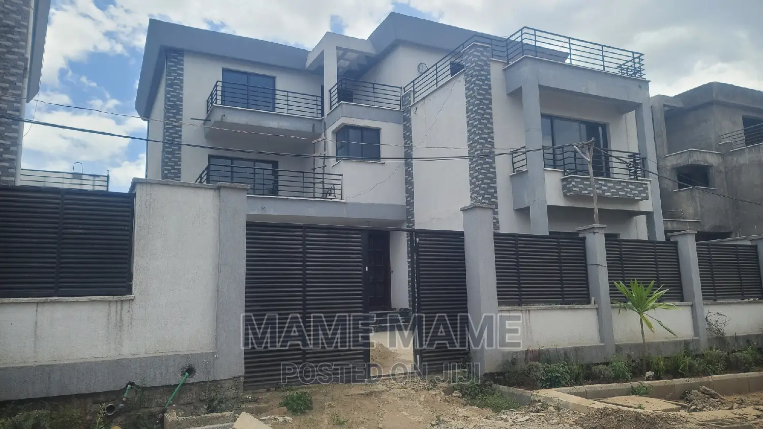 7bdrm House in Addis Abeba, Bole for sale