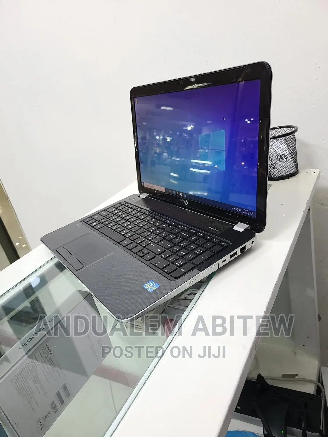 New Laptop HP Pavilion 15 4GB Intel Core I3 SSHD (Hybrid) 500GB