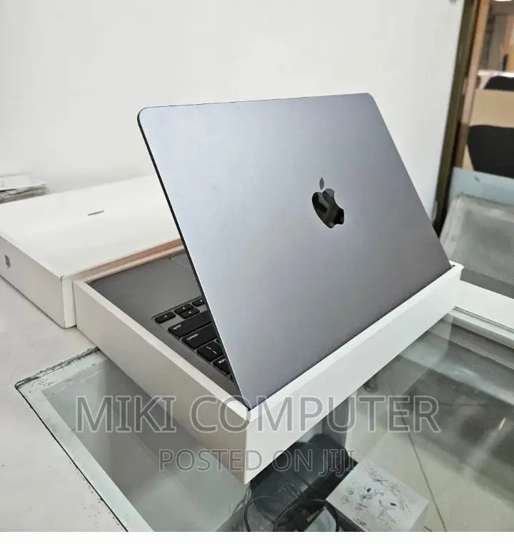 New Laptop Apple MacBook Air 2023 M2 8GB Intel SSD 256GB