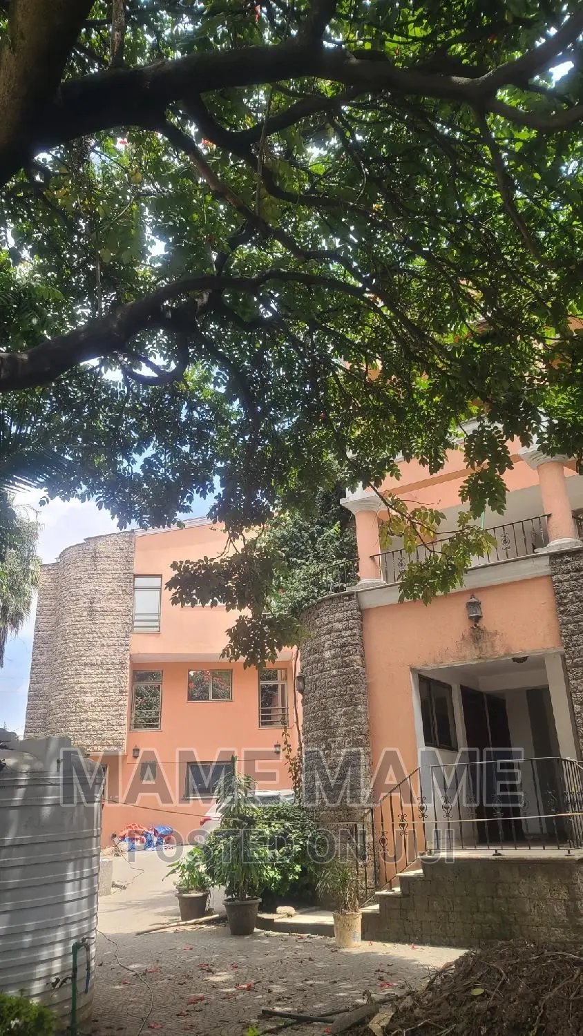 13bdrm House in Addis Abeba, Bole for rent
