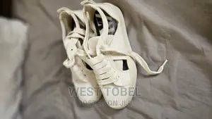 Zara. Trainers. 36