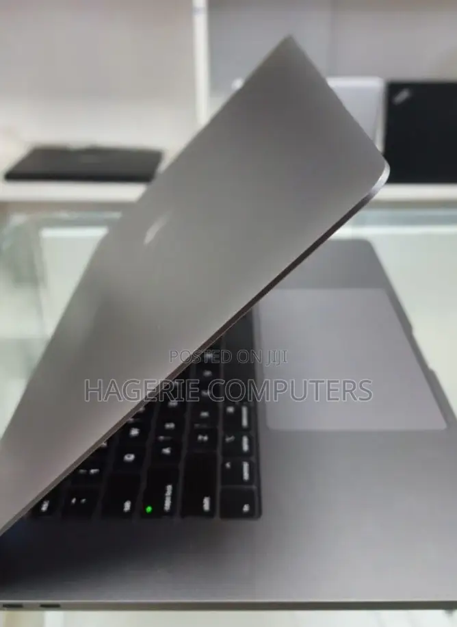 New Laptop Apple MacBook Pro 2017 16GB Intel Core I7 SSD 512GB