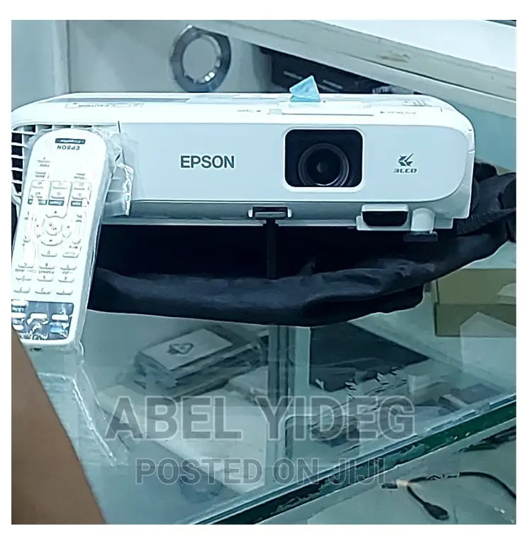 Epson EB-S05
