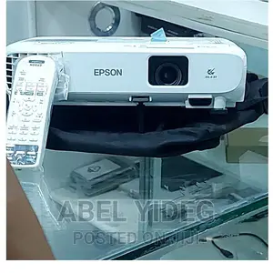 Epson EB-S05