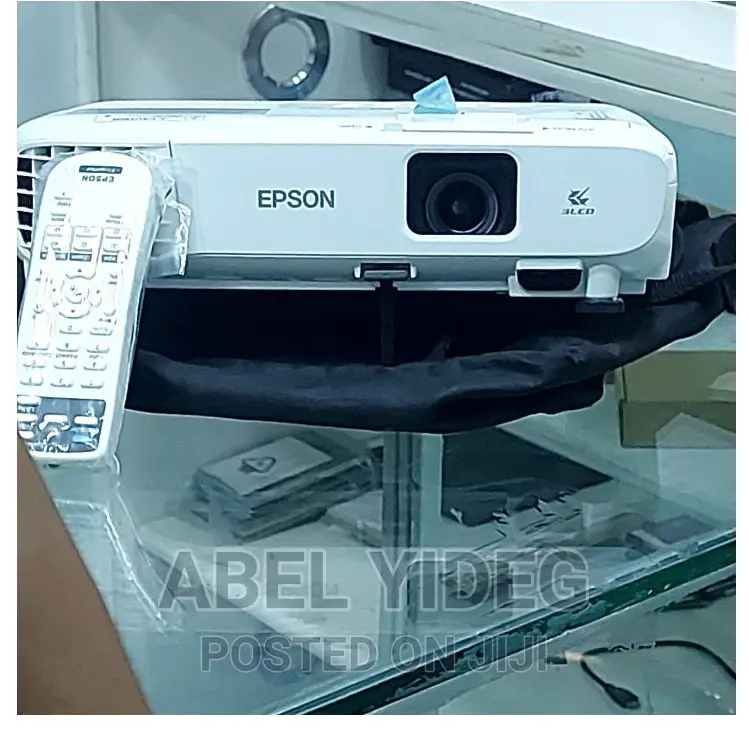Epson EB-S05