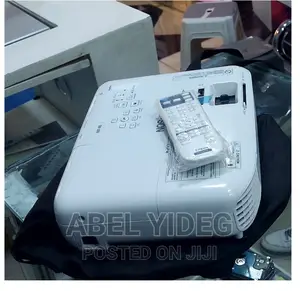 Epson EB-S05