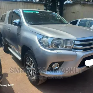 Toyota Hilux 2019 Silver