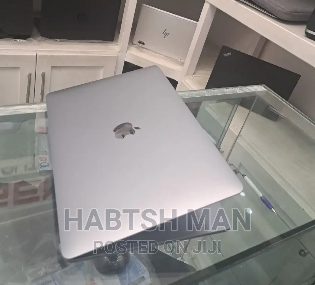 New Laptop Apple MacBook Pro 2020 M1 8GB Apple M1 Pro SSD 256GB