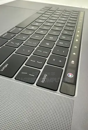 New Laptop Apple MacBook Pro 2017 16GB Intel Core I7 SSD 512GB