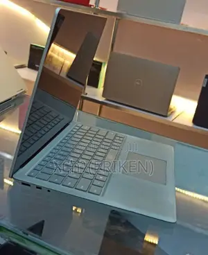 New Laptop Microsoft Surface Laptop 2 8GB Intel Core I7 SSD 512GB