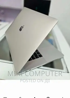New Laptop Apple MacBook Pro 2017 16GB Intel Core i7 SSD 512GB
