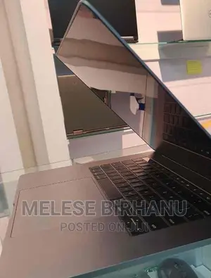 New Laptop Apple MacBook Pro 2018 16GB Intel Core I7 SSD 512GB