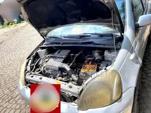 Toyota Vitz 2002 Silver