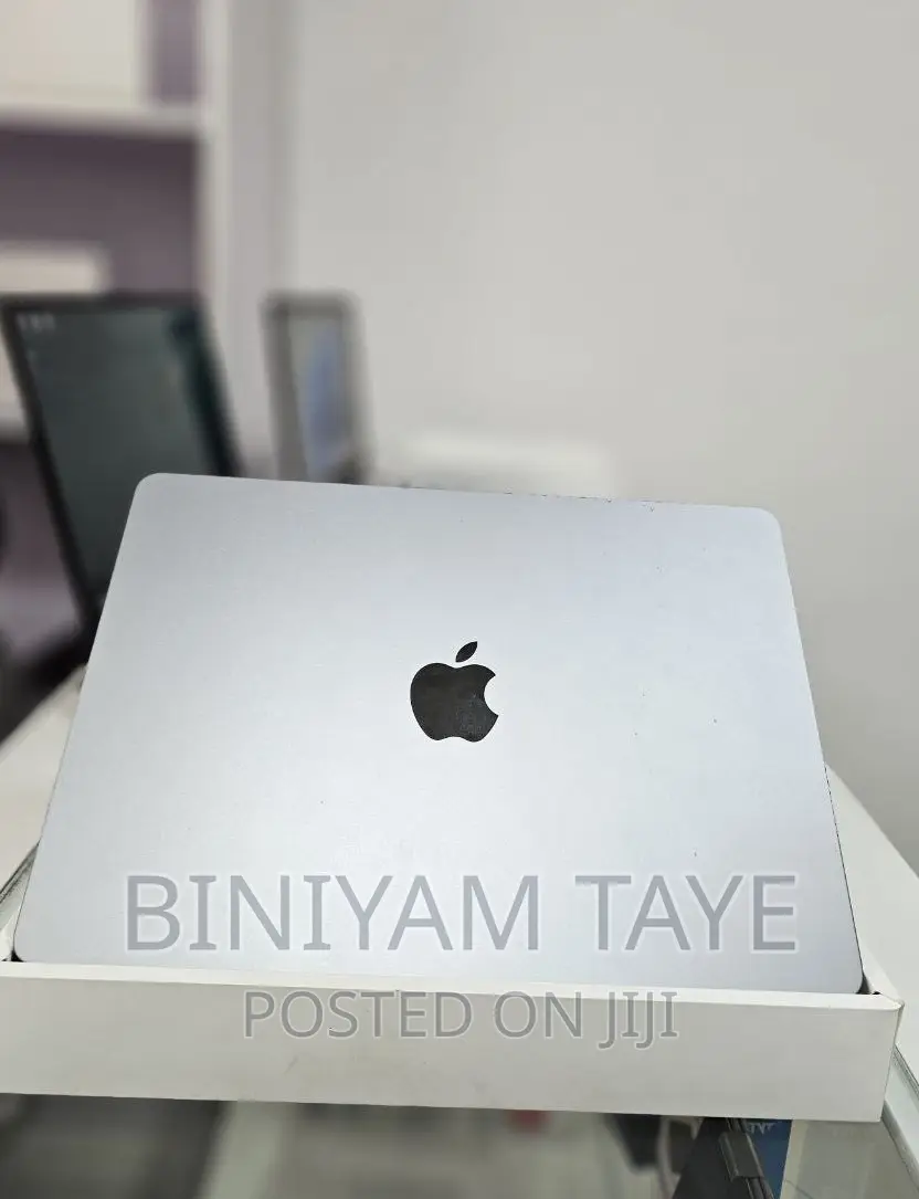 New Laptop Apple MacBook Air 2022 M2 8GB Intel Core I7 SSD 256GB