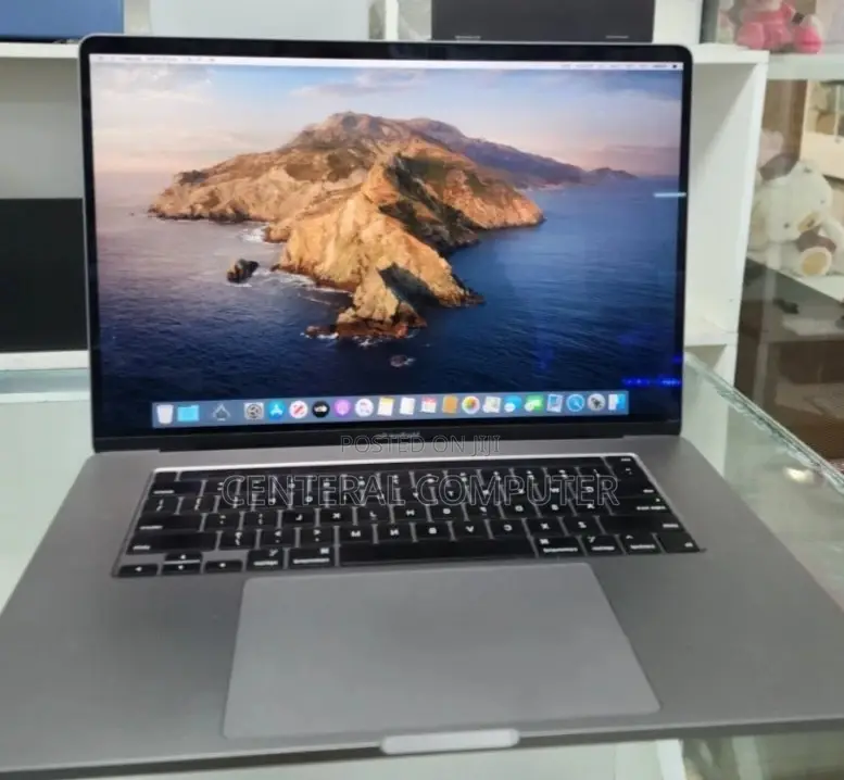 New Laptop Apple MacBook Pro 2017 16GB Intel Core I7 SSD 256GB
