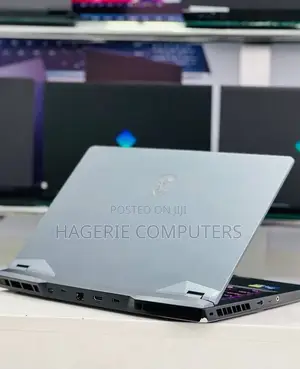 New Laptop MSI GE66 Raider 32GB Intel Core I7 SSD 1T