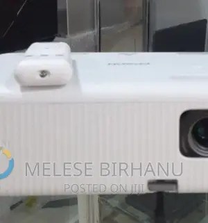 New Epson CO-W01 Projector
