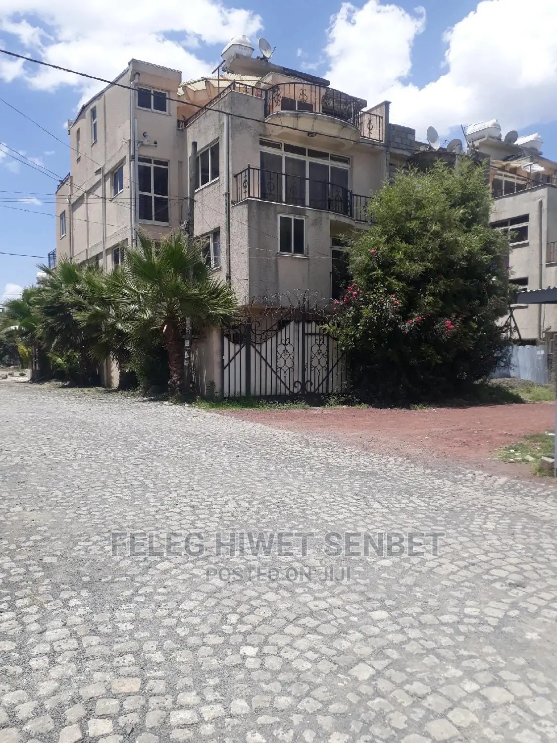 5bdrm Townhouse/Terrace in Aa, Bole for Sale