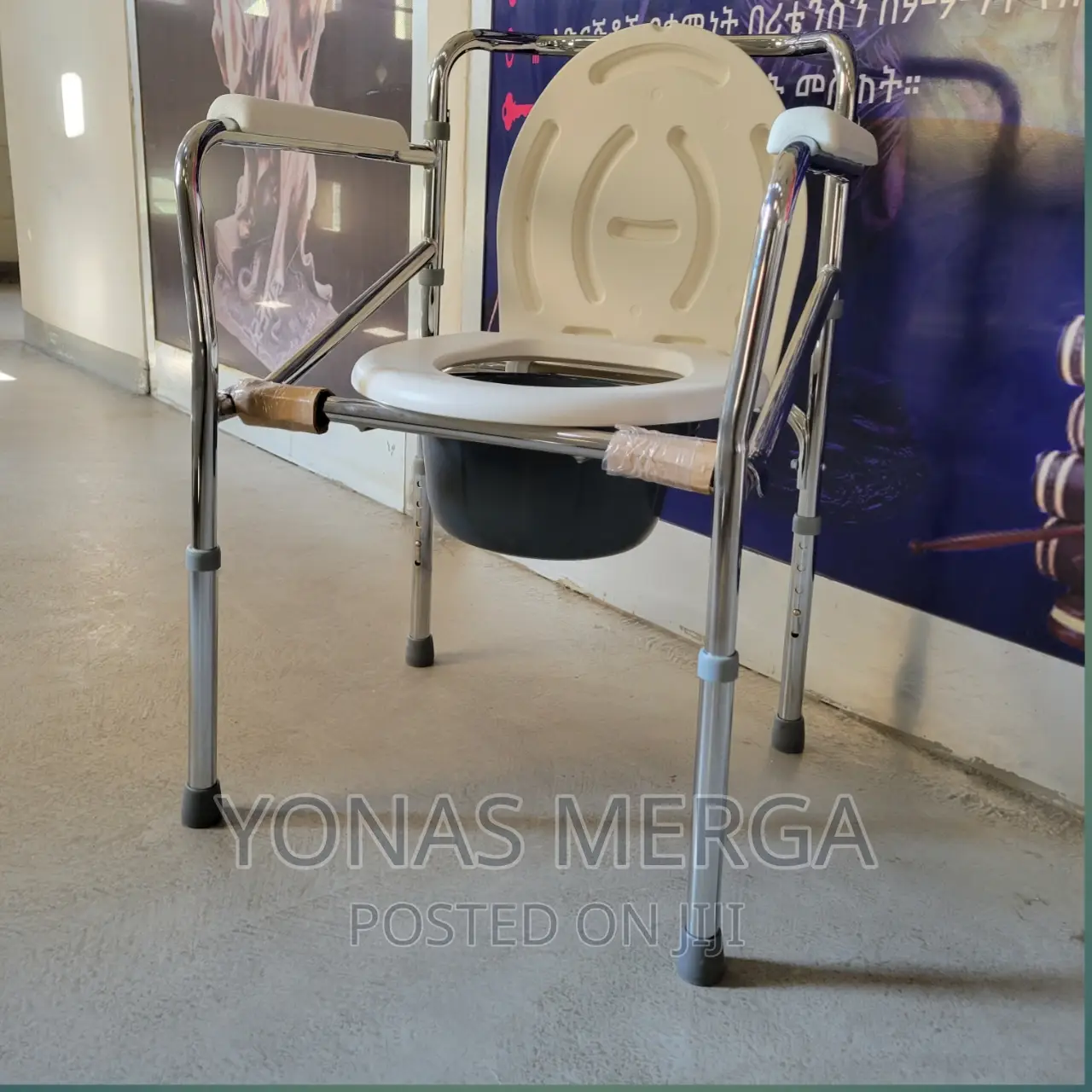 Commode//Max Weight Capacity 300lb (136.08 Kg)EVENLY DISTR