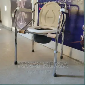 Commode//Max Weight Capacity 300lb (136.08 Kg)EVENLY DISTR
