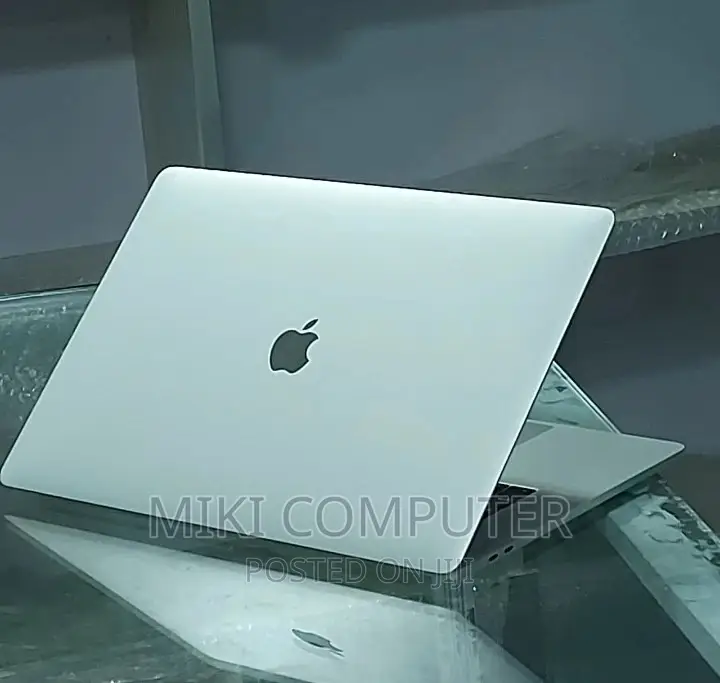 New Laptop Apple MacBook Pro 2017 16GB Intel Core I7 SSD 512GB
